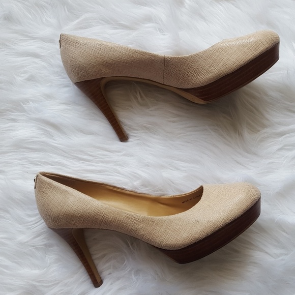 Tahari Shoes - TAHARI Sophia platform Pumps